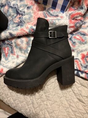 Wonderly Black Chunky Heel Ankle Boot with Buckle Strap